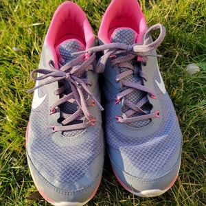 Women's size 9 Nike sneakers